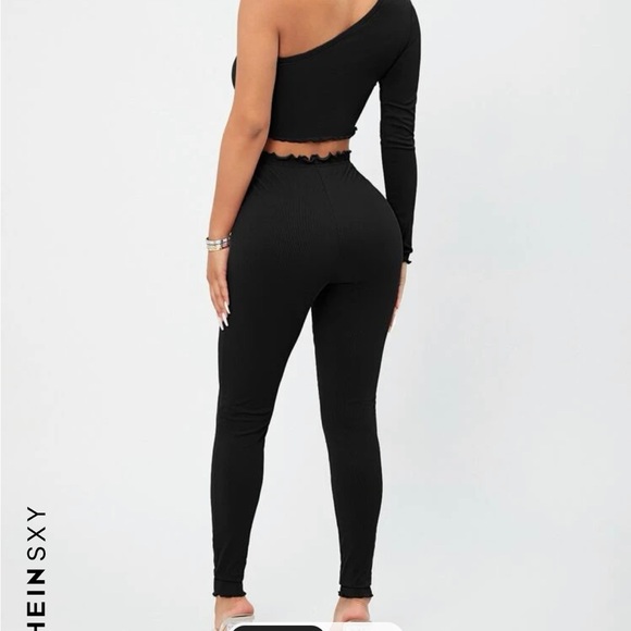SHEIN
Outfits
SHEIN SXY One Shoulder Lettuce Trim Crop Top &
Leggings - Picture 3 of 3